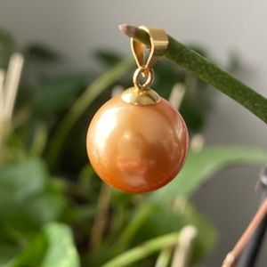 South sea pearl pendant